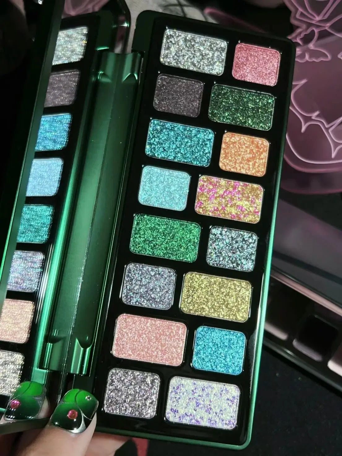 Qianyan  16-Color Luxury Eyeshadow Palette