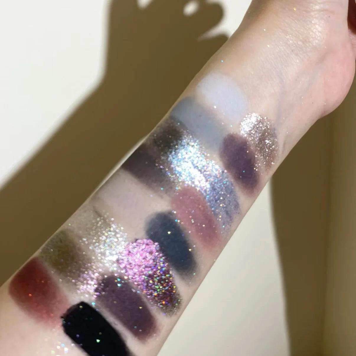 Qianyan  16-Color Luxury Eyeshadow Palette